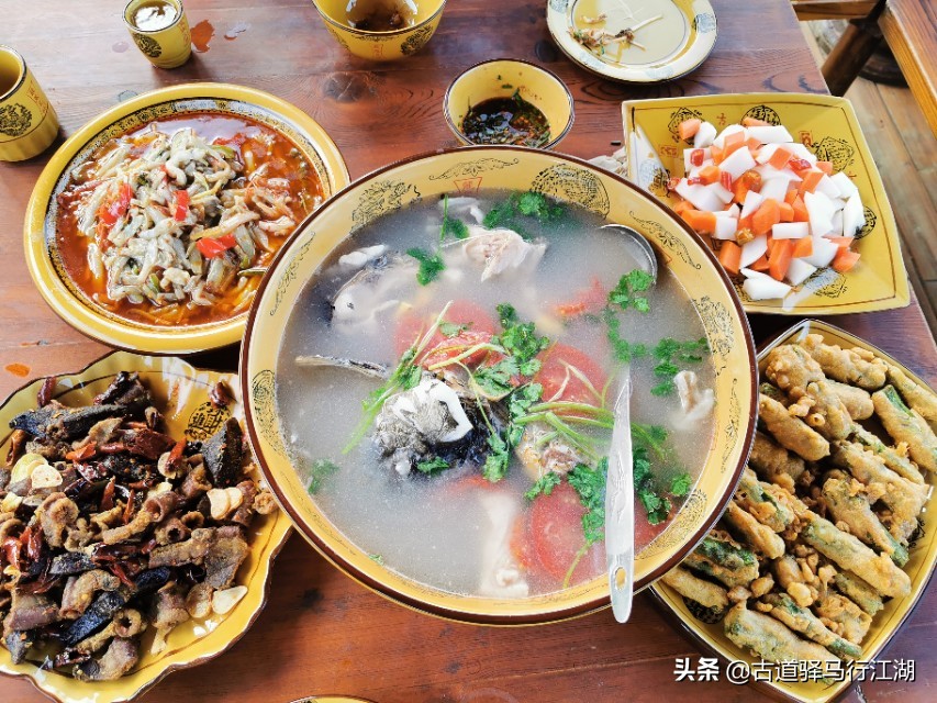 成也螺旋藻，败也螺旋藻～这个中国唯一的湖泊，未来该何去何从？