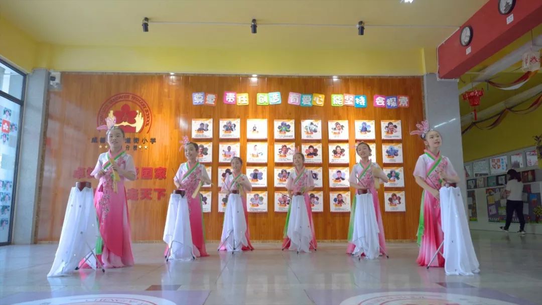 校园快闪歌曲完整版成都,快闪最感人的校园歌曲