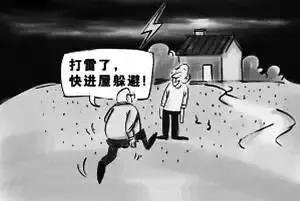 雷击闪电天气时会遇到什么危险,雷雨天气预报我们要慎防雷击