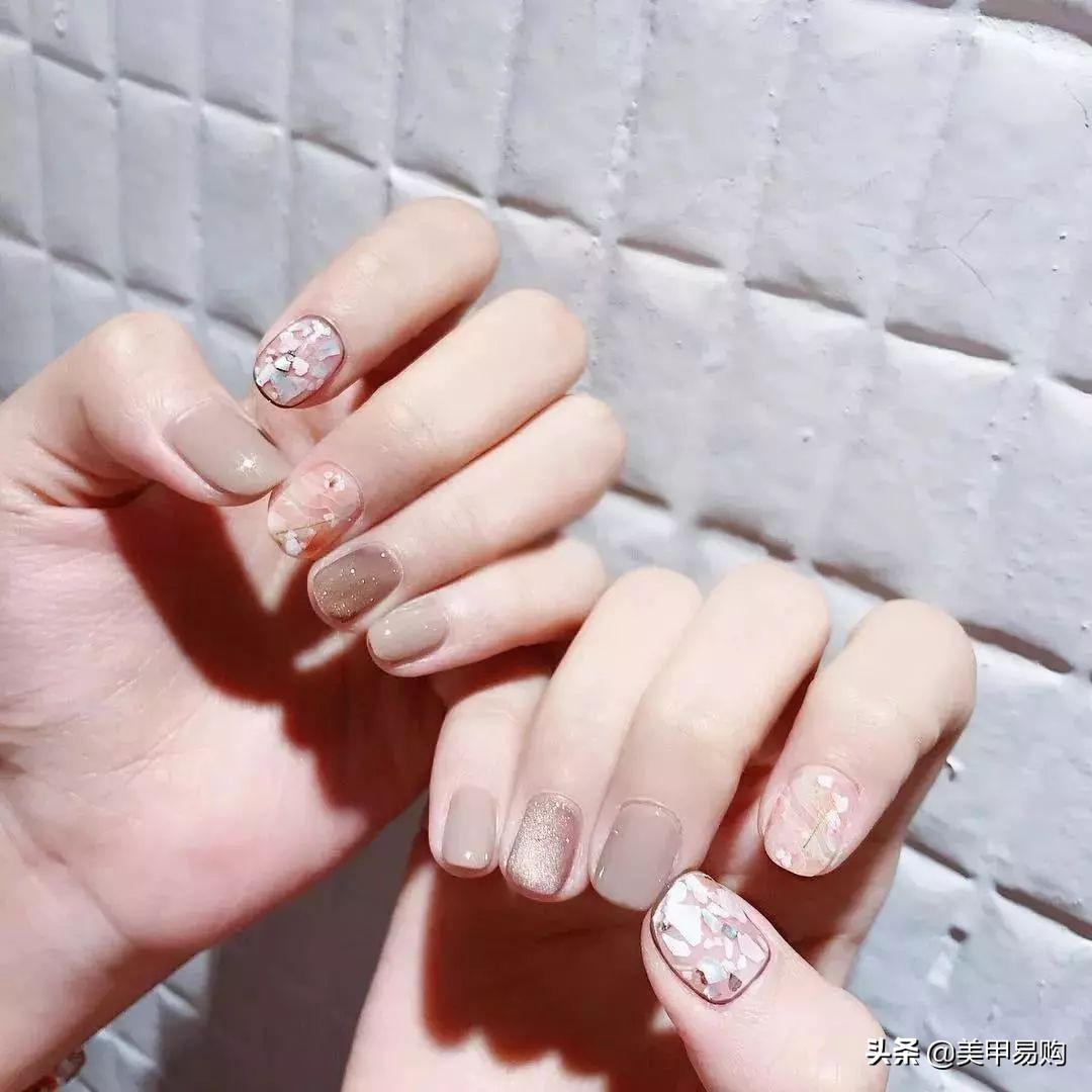 奶茶色渐变磨砂美甲,女生最爱的奶茶色系美甲来啦