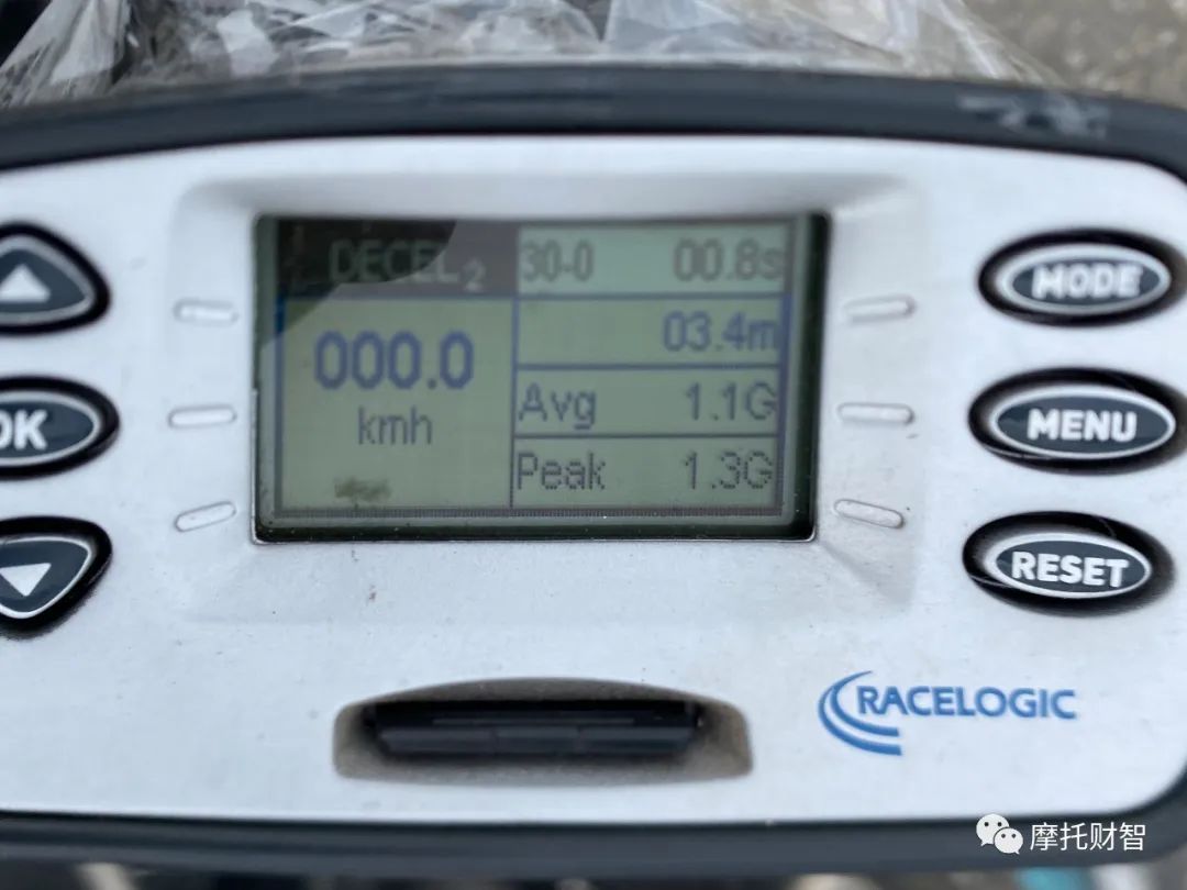 400排量颜值担当,春风400nk和ktm250duke哪个好