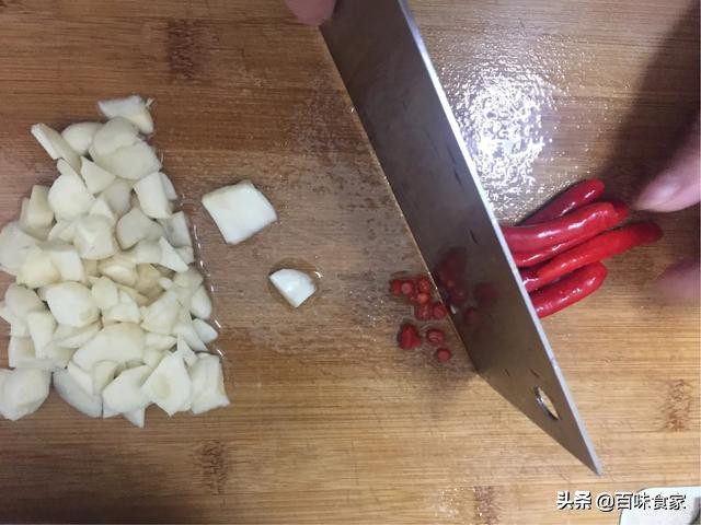 草鱼最好吃的做法不红烧不加水,美食草鱼这样做鲜嫩入味香辣过瘾