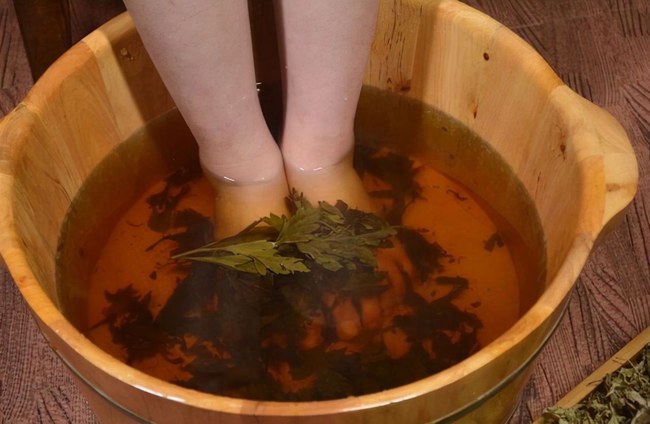 每天热水泡脚的坏处是什么呢,每天用热水泡脚到底有没有好处