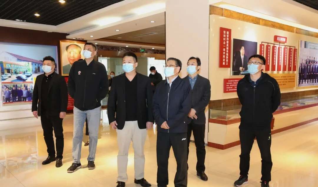 巩晓彬阿的江赛后握手,巩晓彬与杜锋交流