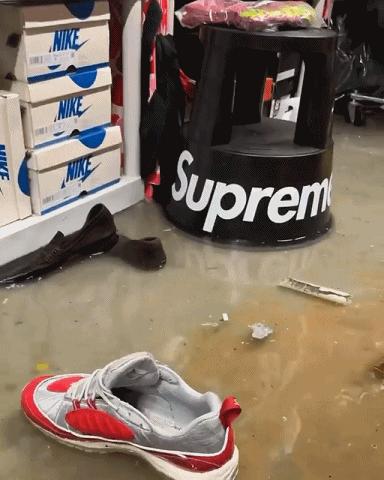 超强暴雨致纽约内涝,纽约大暴雨鞋仓被淹