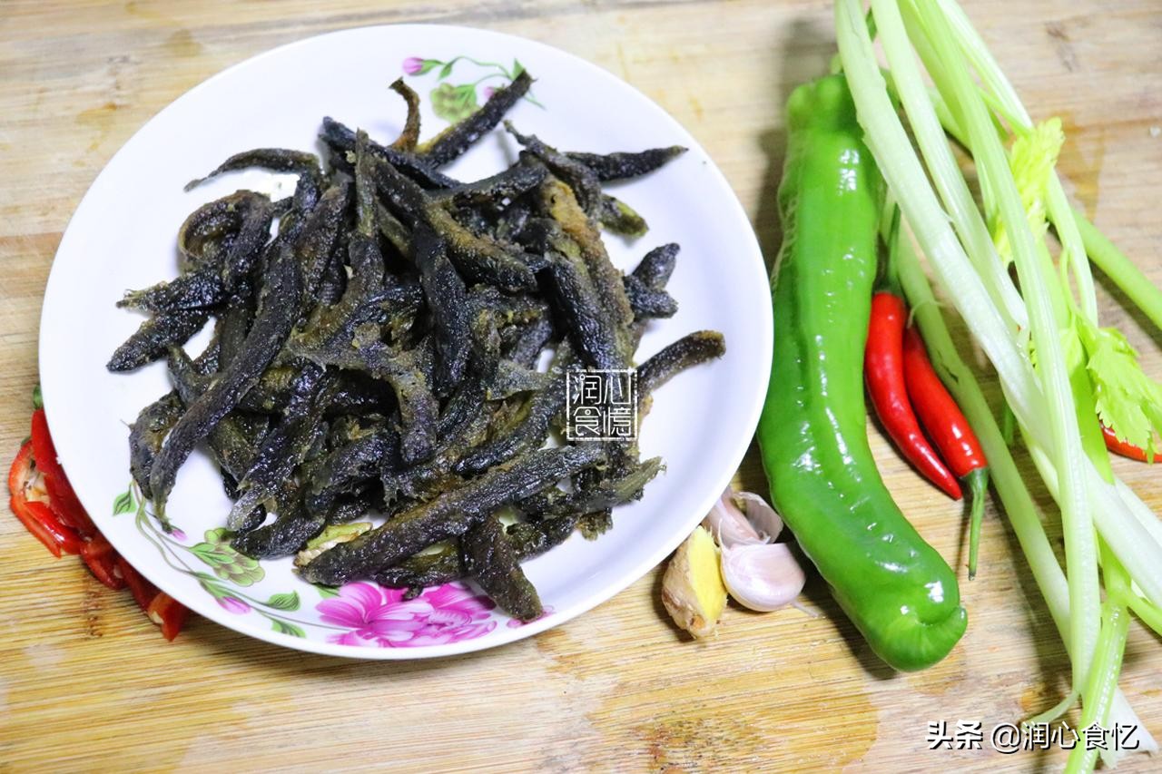 活跃于稀泥田里，乡下小孩都抓过！吃了健脾益肾，很多人不敢吃