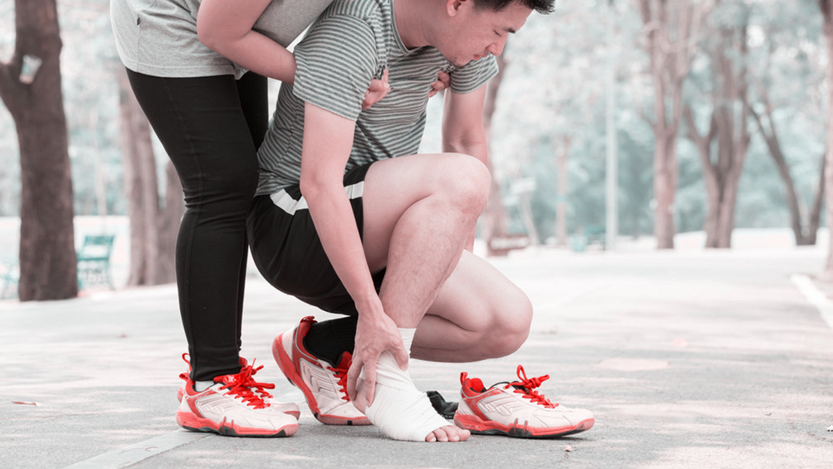 脚扭伤脚面肿胀疼痛,脚扭伤为什么大脚趾疼