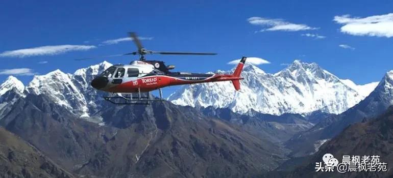 我军空降兵跳伞视频,解放军空降兵大规模跳伞