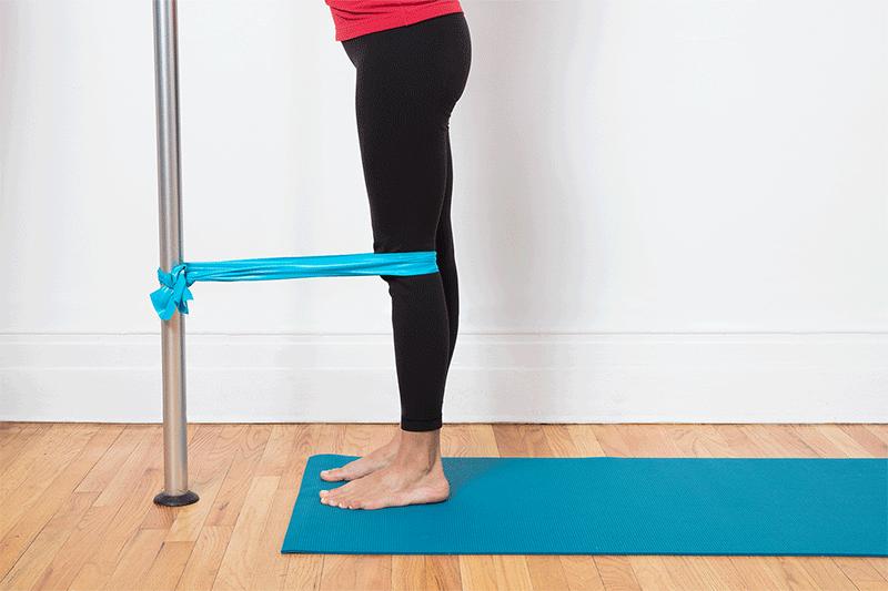 走路膝盖会突然软一下就骨折,走路时膝盖突然软一下怎么治