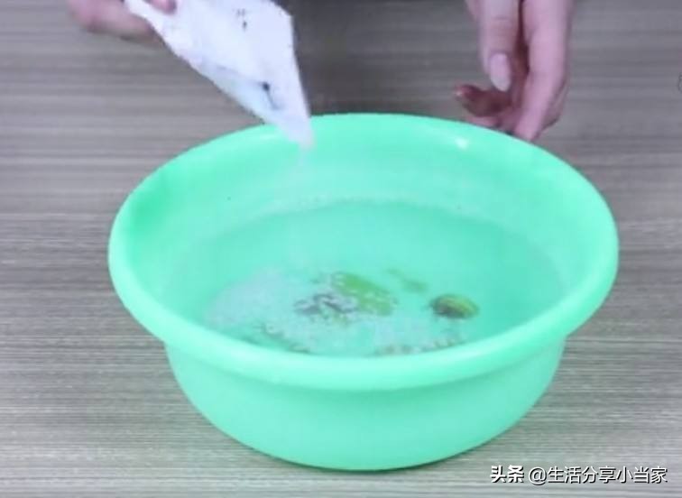 纯棉掉色的衣服怎么洗不掉色,衣服掉色用什么方法洗不掉色