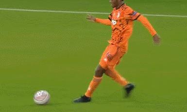 莫拉塔6球,莫拉塔单场丢六个单刀