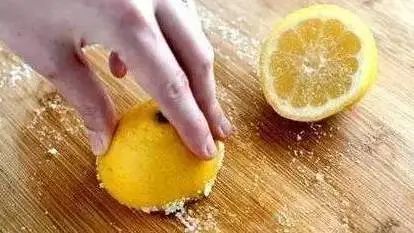 我们用了18种方法，终于除掉了这5种令人头疼的气味