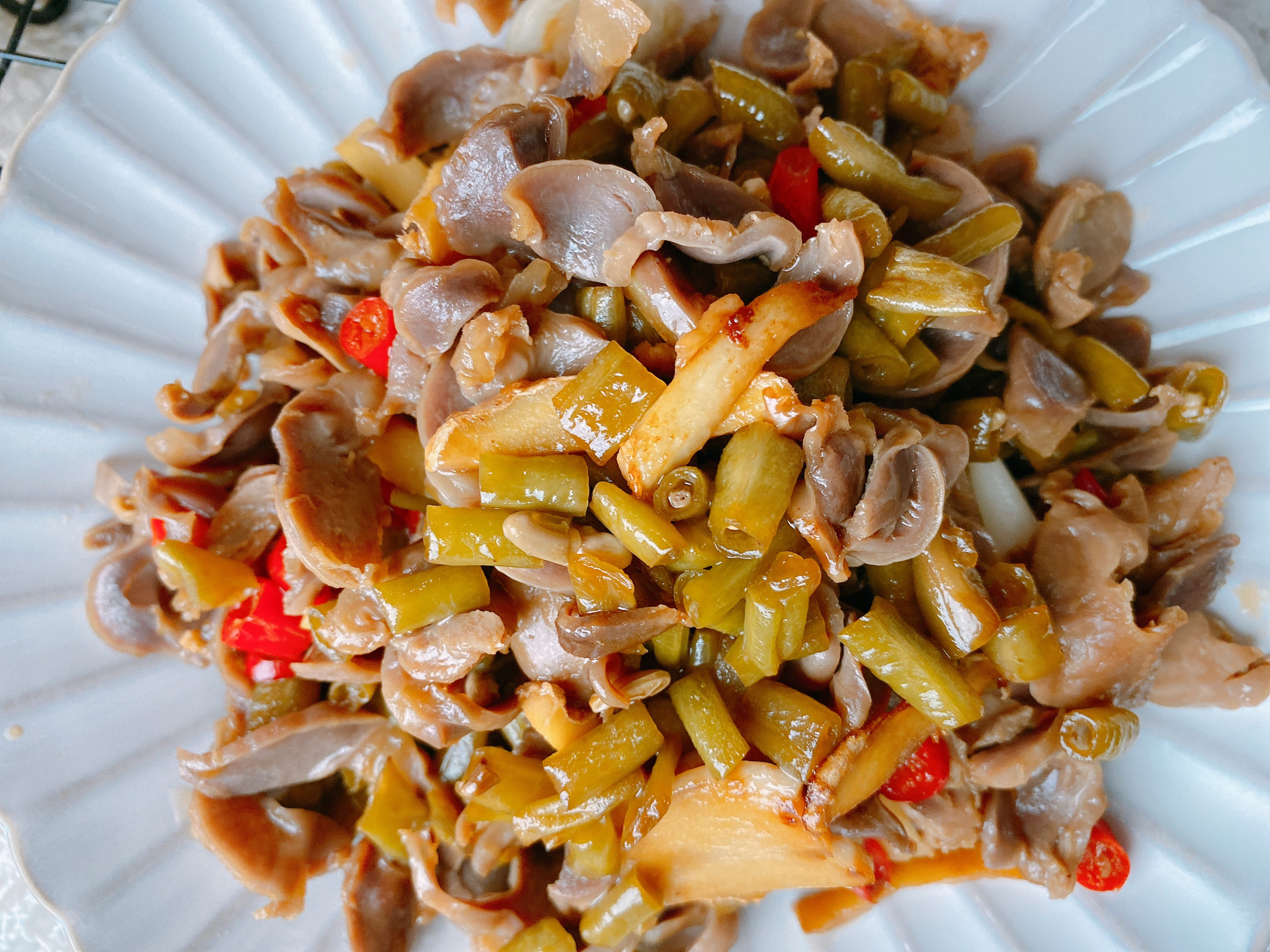 鸡胗炒酸豆角怎么做好吃又脆爽,鸡胗炒酸豆角鸡胗要焯水吗