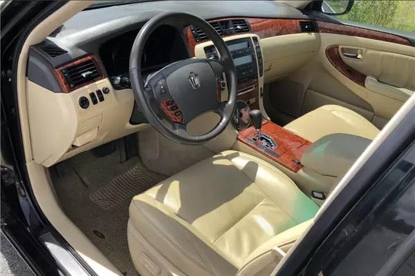 丰田皇冠陆放免费保养包括什么,2017年丰田皇冠保养归零