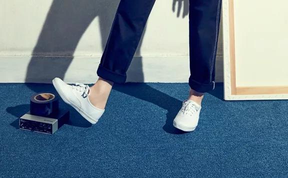 买一双平底的小白鞋,想买便宜的小白鞋怎么搜