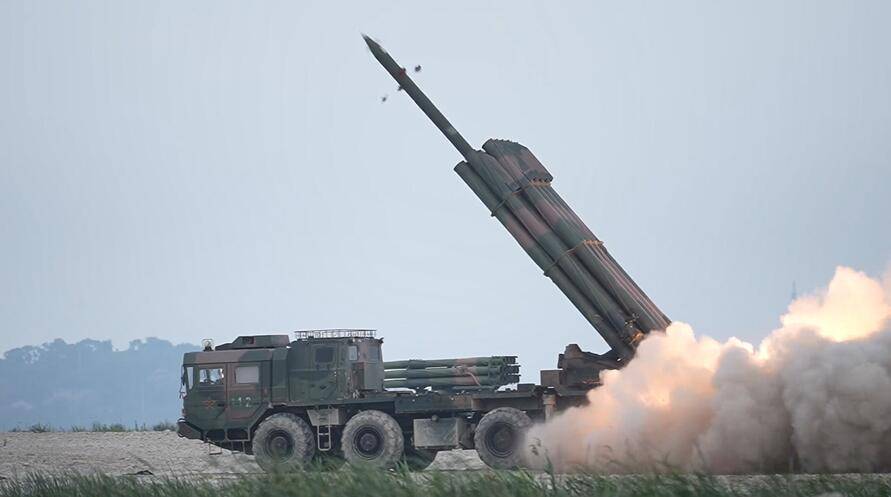 中程弹道导弹打击海上目标视频,防空导弹打击飞机视频