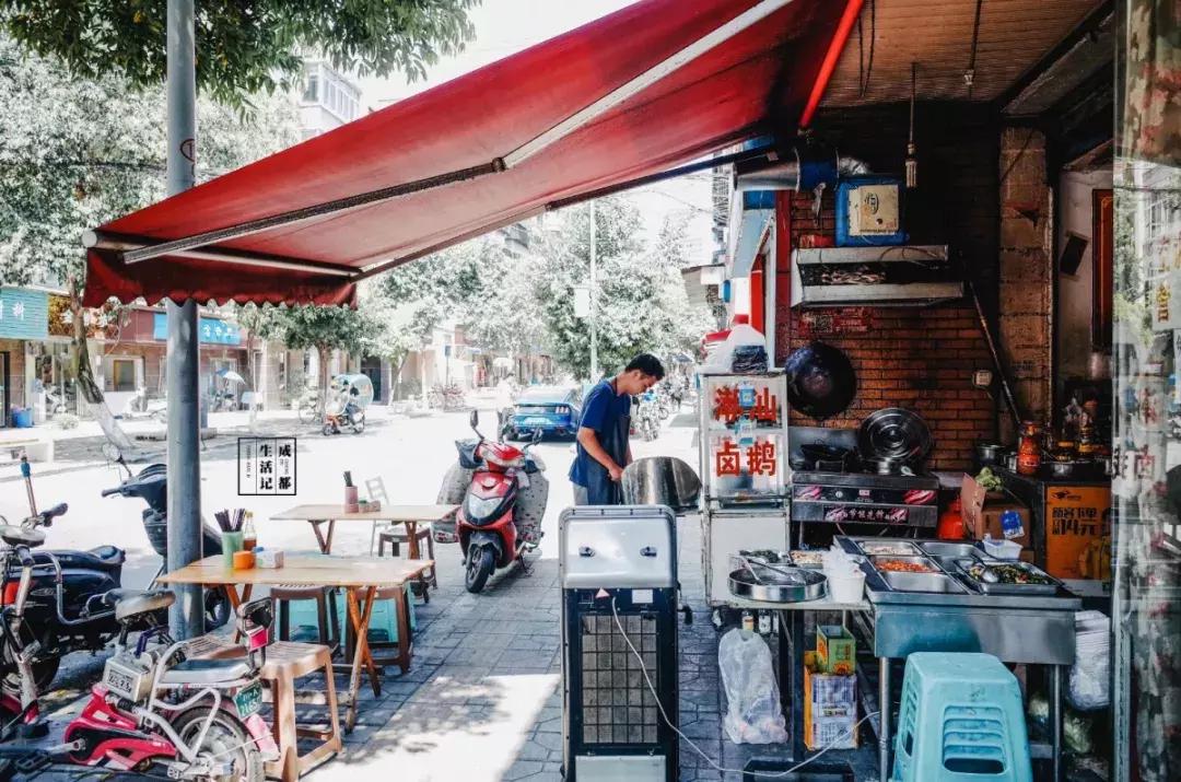 荷花池美食批发市场,荷花池美食街在哪里