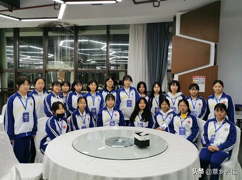 凤凰中学女足足球比赛,凤凰中学足球队比赛视频