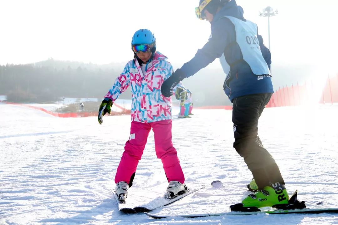 滑雪亲子训练营,冰雪亲子营