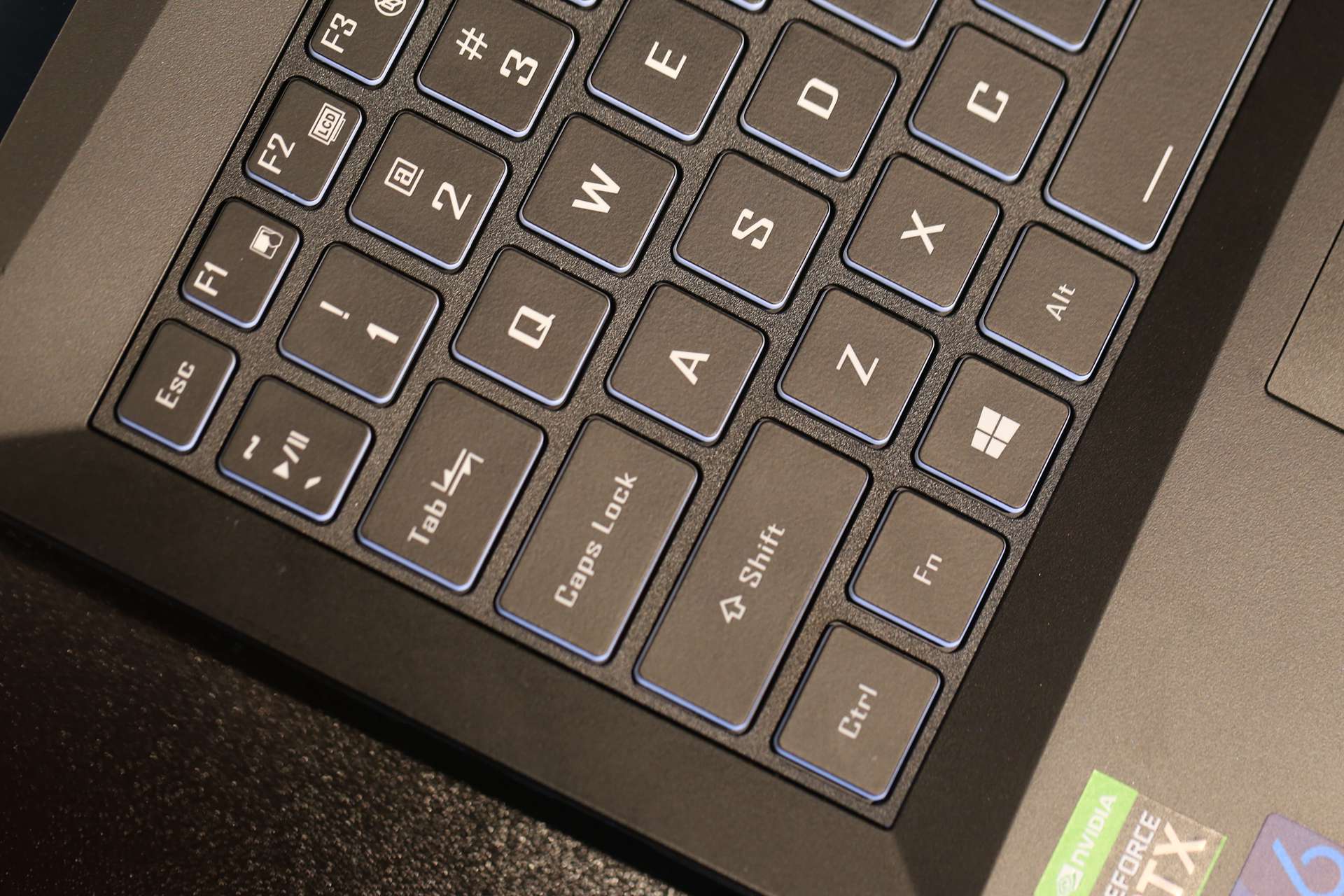 性能爆表！把台式机CPU装进笔记本，X5空妖R93900拆机评测