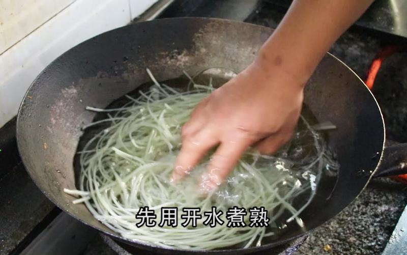 潘姥姥重庆酸辣粉正宗做法,乡村潘哥做猪血