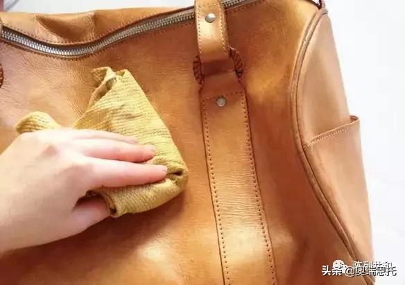 怎样保养包包更有光泽度,真皮包包怎么保养不会开裂