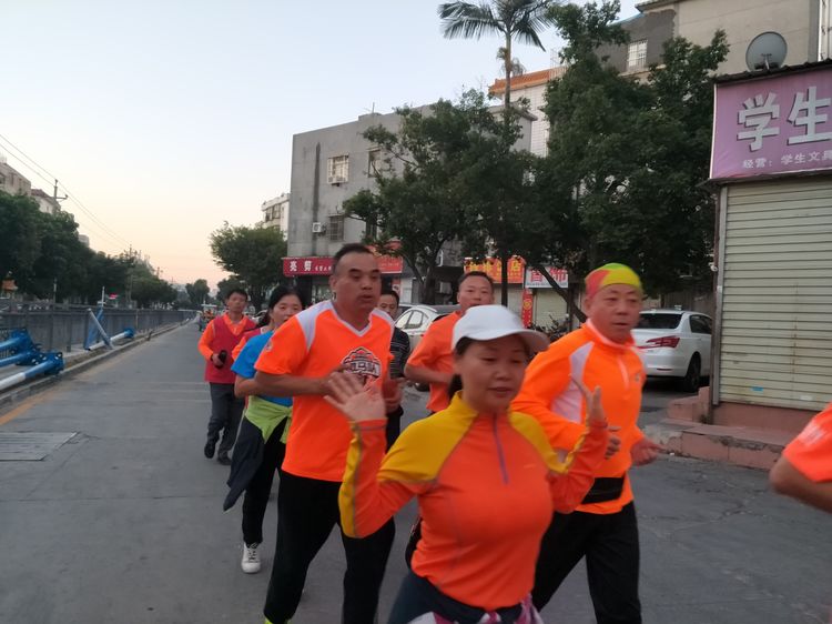 魅力深马，微马同行！六约微马助力深圳国际马拉松