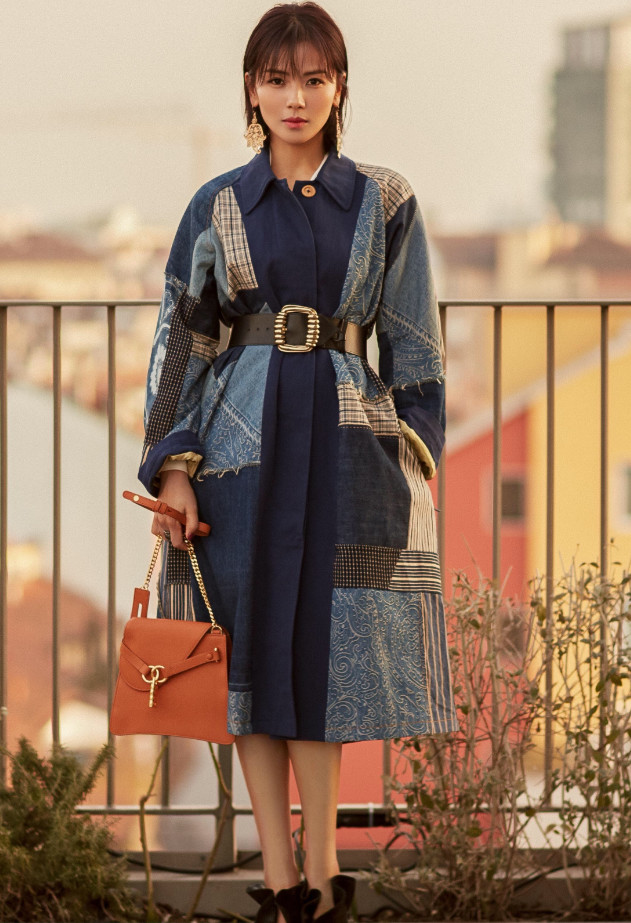 刘涛一身简约装扮气质出众，脚踩“铜板鞋”酷到炸，潮得不敢认！