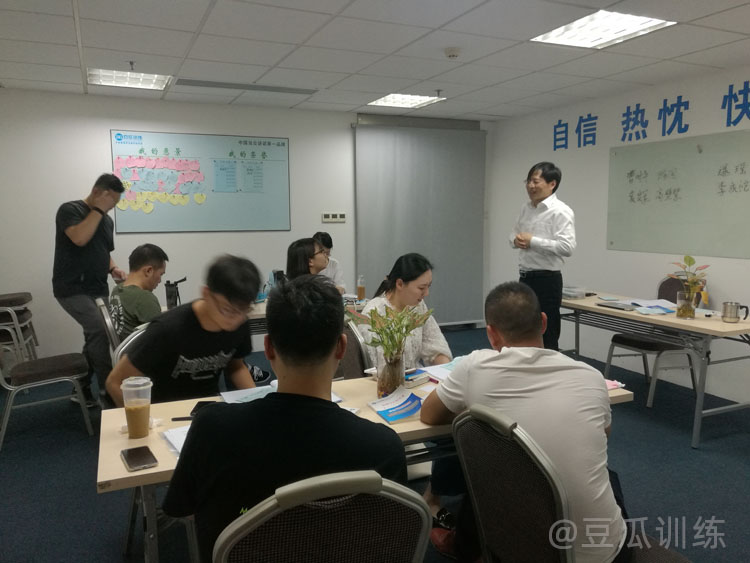 如何锻炼自己演讲表达能力,如何提高表达能力和演讲水平