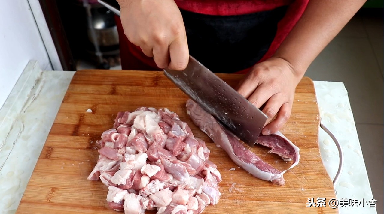 想吃羊肉串不用去夜市，做法诀窍教你在家烤，吃着真过瘾