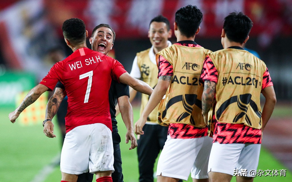 恒大天才扮演“不良少年”!携女友拍摄写真,被外媒疯狂夸赞