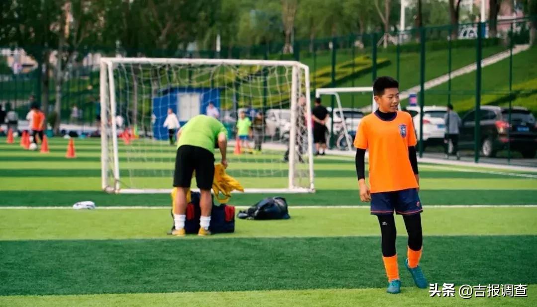 梅河口市第三实验小学六年级的刘珅玮是咋成为“足球小将”的？