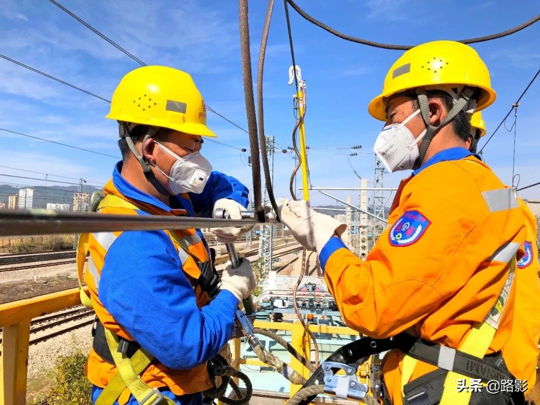 抗击疫情守护平安摄影征稿,战疫情保春运铁路警察在行动