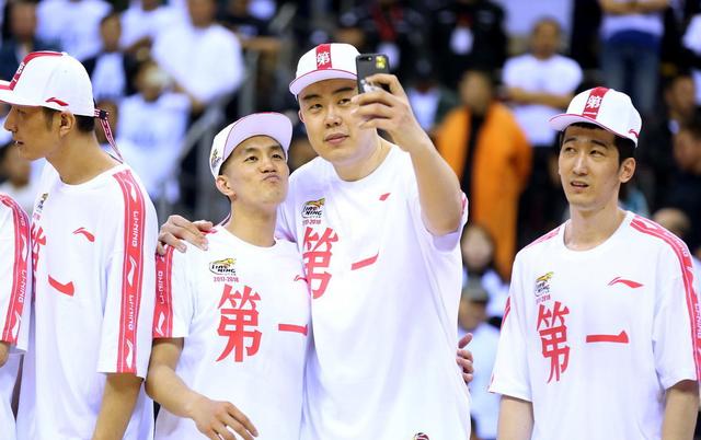 辽篮年轻照片,辽篮超帅照片