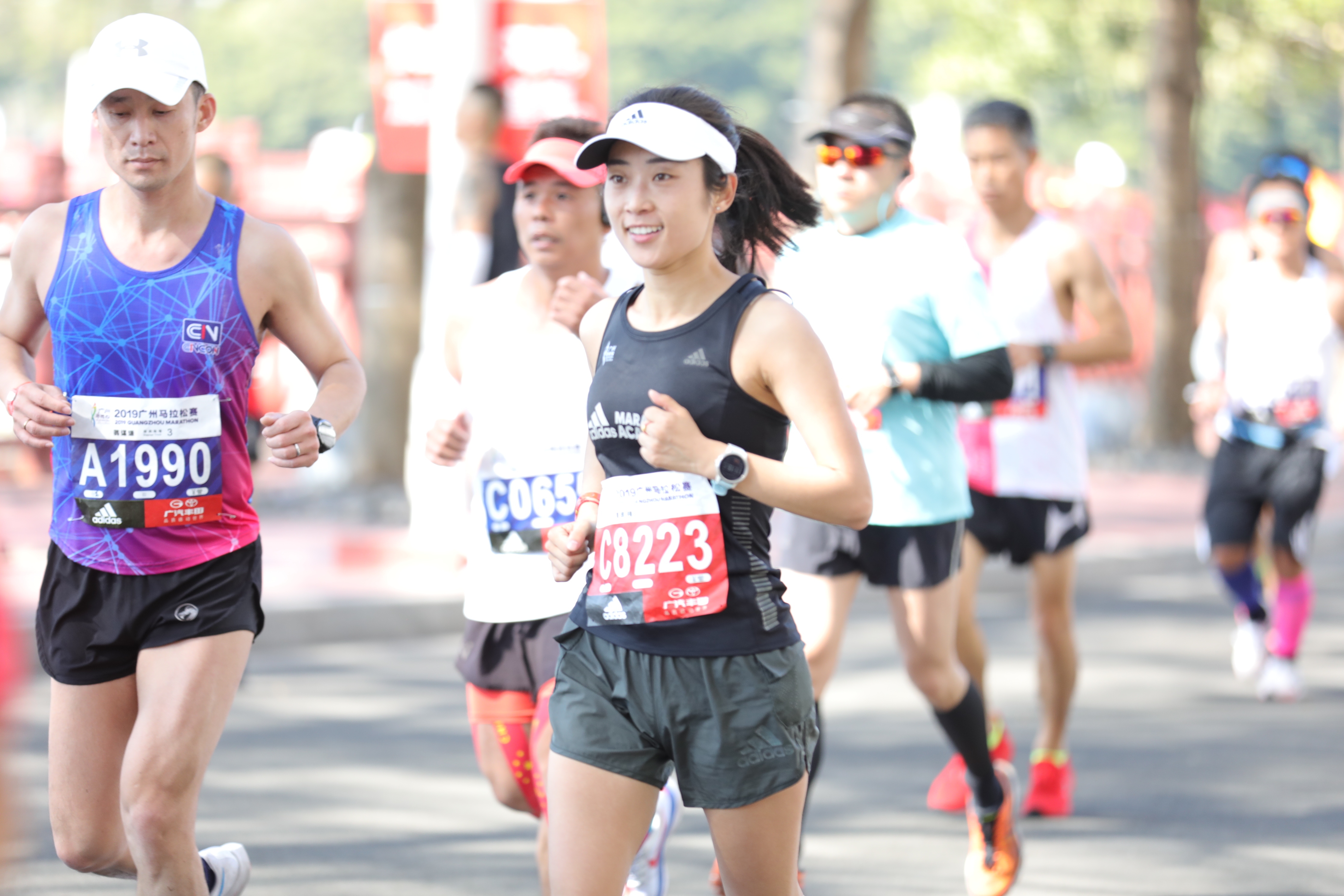 跑步适合穿的休闲长裤,跑步就穿平常的衣服裤子可以吗