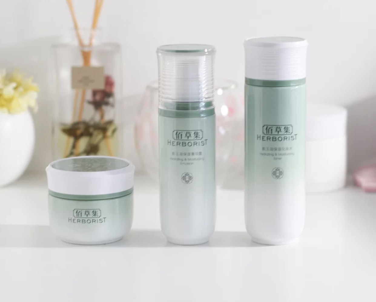 自然堂和百雀羚哪个适合油性肌肤,自然堂和百雀羚哪个值得入手