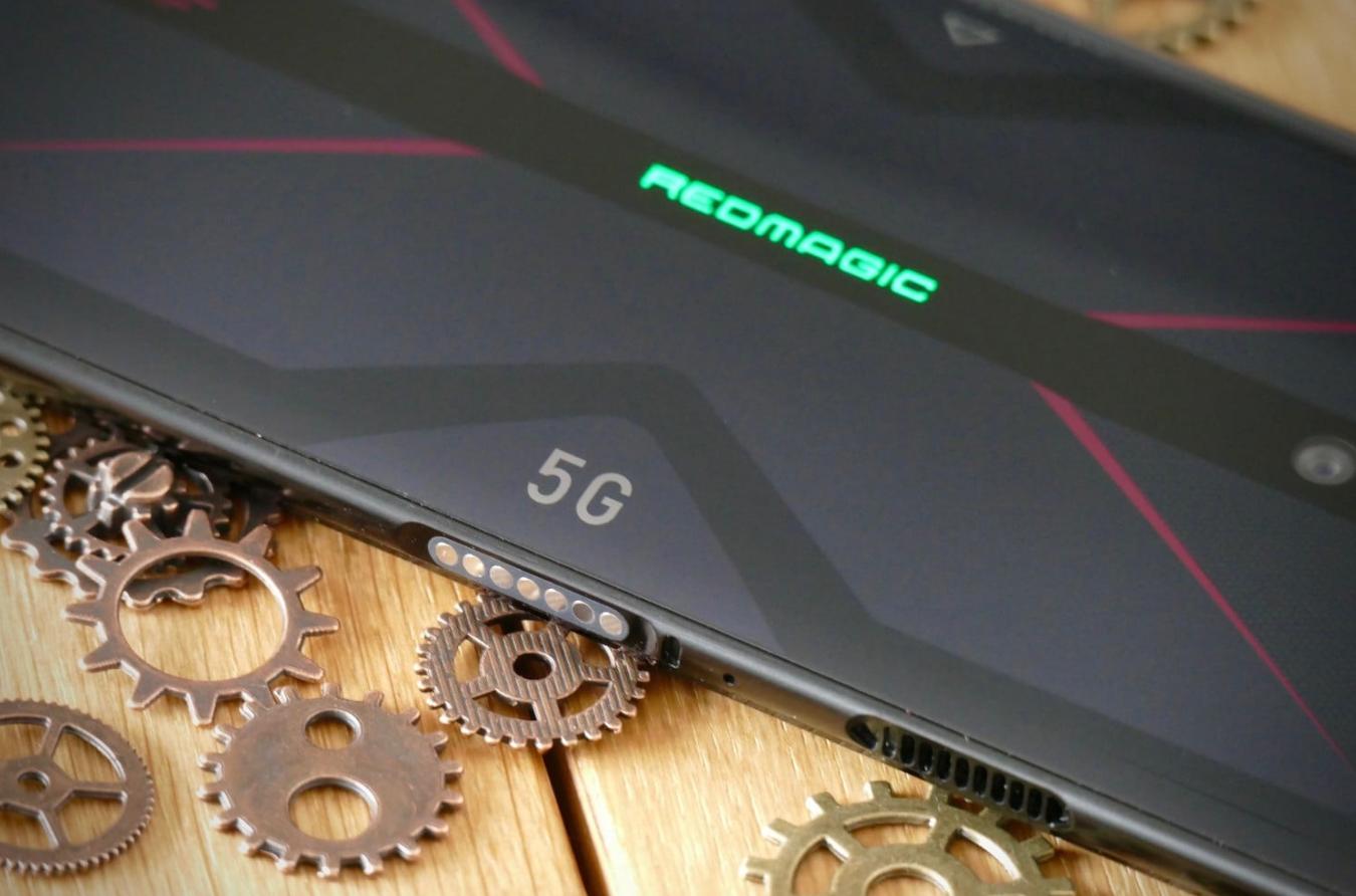 努比亚红魔5g和华为mate9哪个好,努比亚红魔5G屏幕