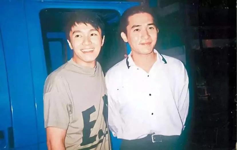 周星驰从跑龙套到星爷的传奇人生,周星驰从龙套起家完整版