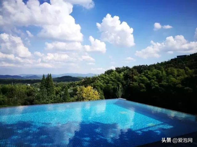 可以一边泡温泉一边欣赏天目湖,天目湖御水温泉景点