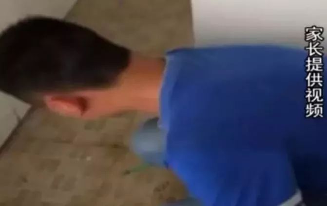 “开水浇*体下**、被迫援交、逼吃屎喝尿..”,校园*力暴**何时休?