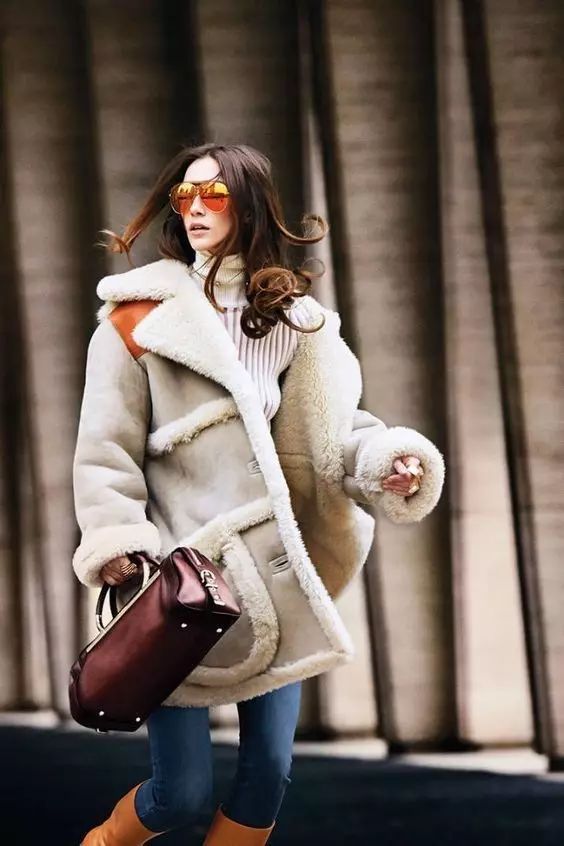 呢子大衣已经落伍了，今年流行“看起来很有钱”外套，洋气又保暖