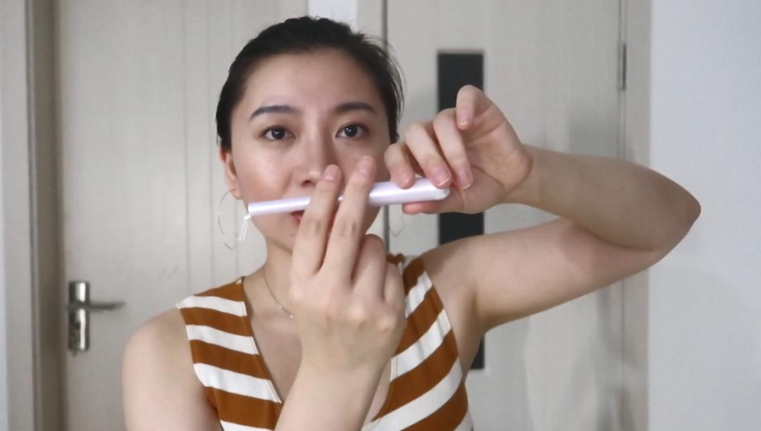 她每句话尺度都大，但并不羞耻