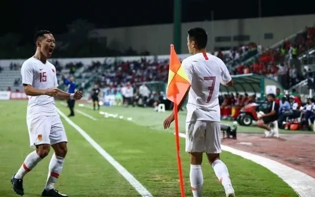 如果国足有这么好的水平该多好,国足踢成什么样