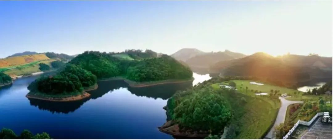 原生态山地球场,国内天然草坪球场