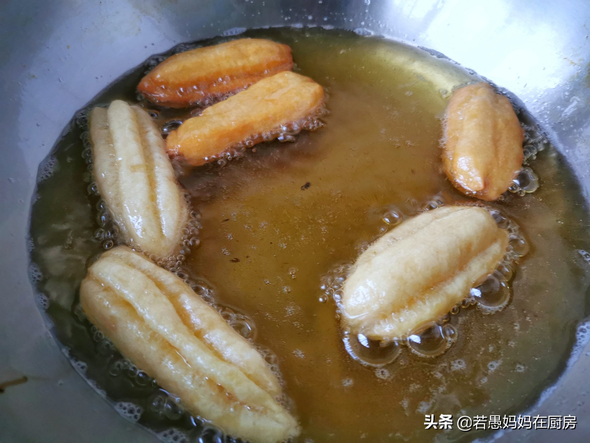 怎样在家做油条外酥里软,自制安全健康油条蓬松酥脆