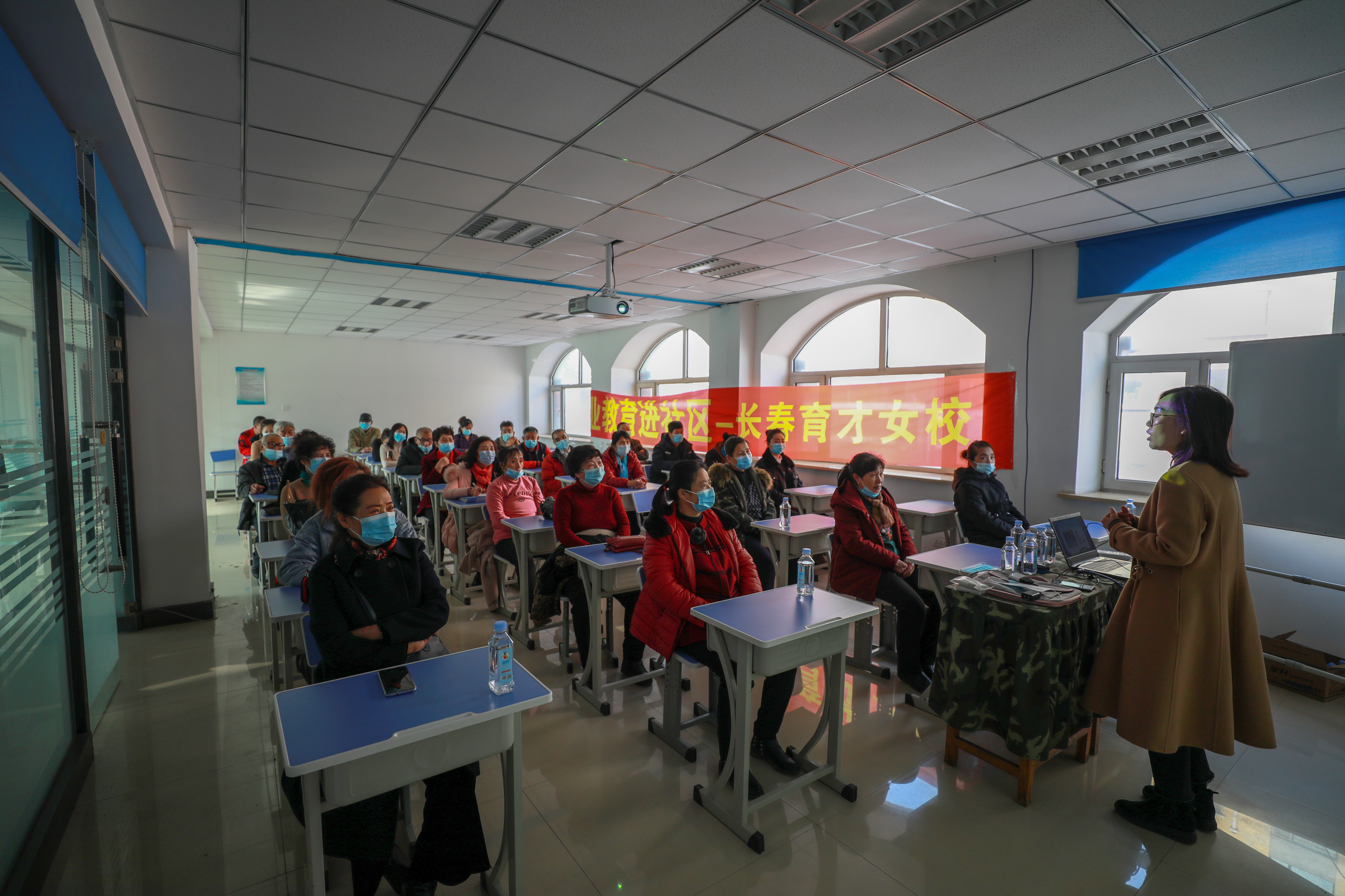 “读懂孩子成长中的敏感信号”,育才女校课程走进荣发社区