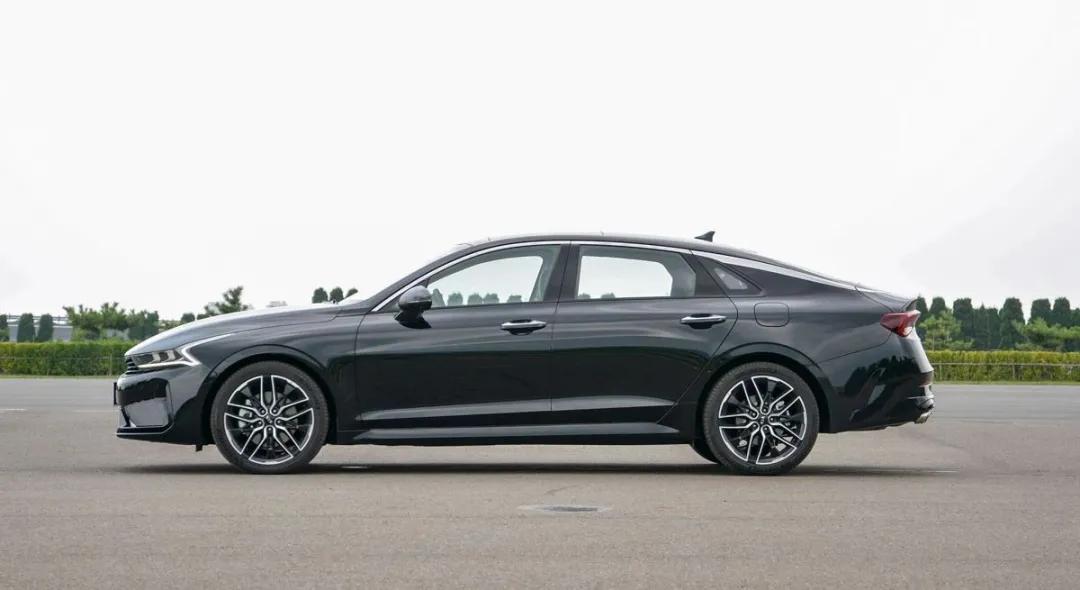 思域和k5凯酷哪个值得入手,k5和思域对比哪个好