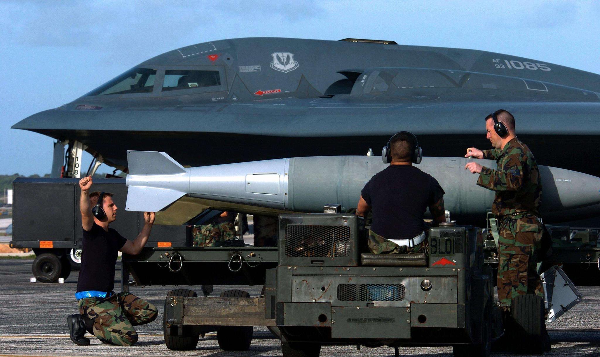 美国b2轰炸机有什么黑科技,b2幽灵轰炸机领先全球多少年