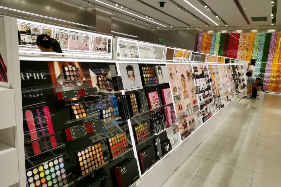 美妆界喜茶、少女心贩卖场、薅羊毛圣地，这个店立志成为游乐园