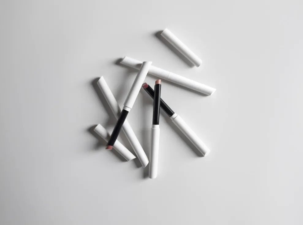 Zara平价美妆有点迷…可替换口红管有啥意义?既没颜值又不可降解…